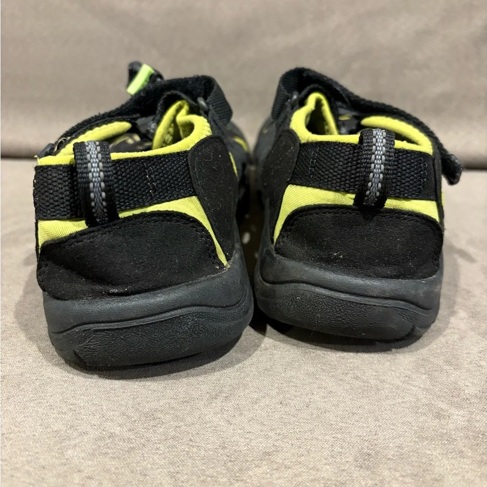 Keen Big Kid Newport H2 Sandal Black Lime Green Outdoor‎ Adventure Size 5